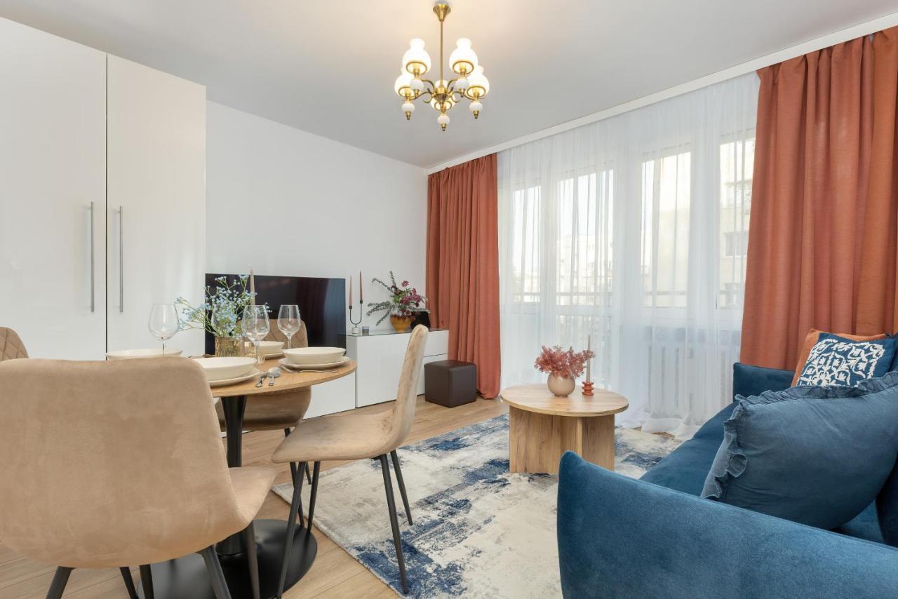 Zurawia By Renters Apartmán